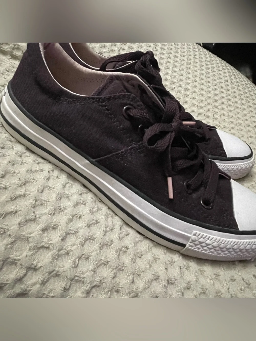 Converse Low-Top Canvas Sneakers in plum size 8.5 - Picture 4 of 8